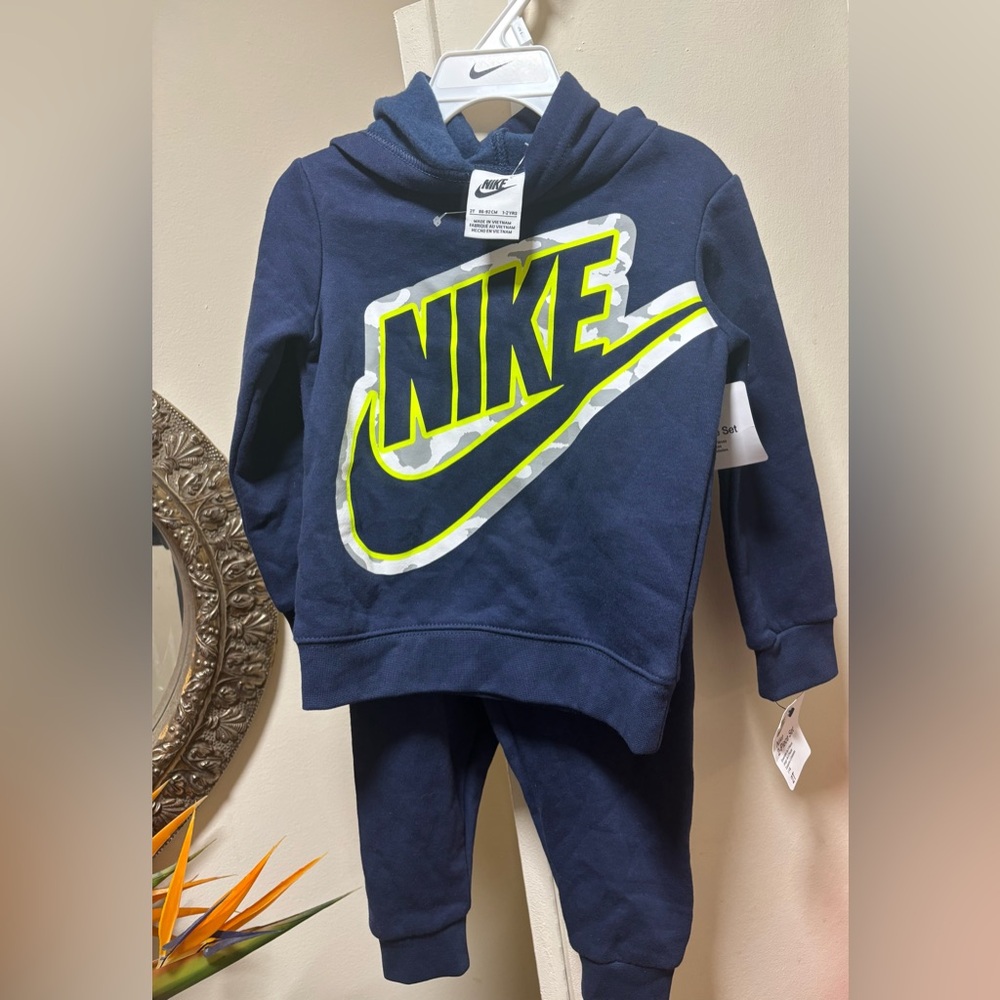 Nike Kids Matching Set in Navy and Neon Yellow